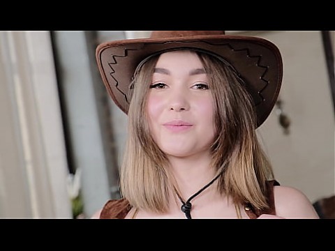 TeXXXas Ranger Nick застукал шаловливую молодую женщину Mia Piper и наказал ее, жестко трахнув в анал (1) 11 мин.