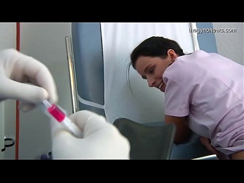 Laura получает инъекцию витамина 2 мин.
