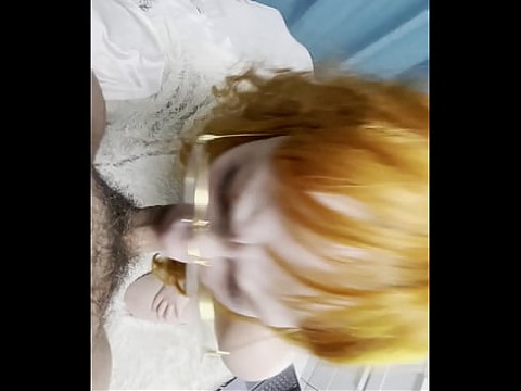 Рыжеволосая красавица сосет мой член 5 мин.