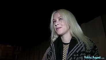 Public Agent - русская студентка-любительница с красивой натуральной грудью занимается сексом от первого лица с моим большим членом. 15 мин.