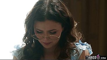 Консультант по профориентации пристаёт к привлекательной молодой студентке Леане Ловингс. 6 мин.