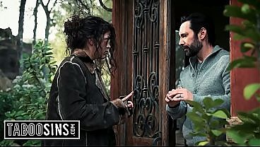 Homeless Slut Fucks With Married Man - Victoria Voxxx 6 мин.