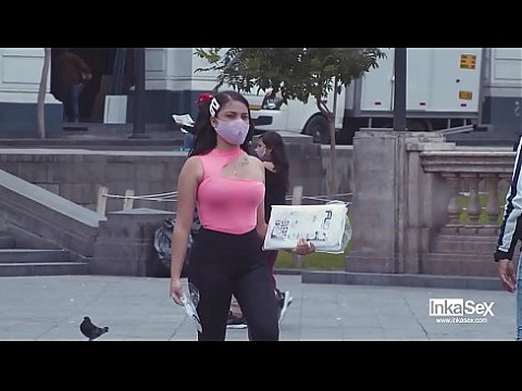 ESCANDALO en Peru por Venezolana ambulante