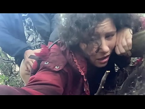 Быстрый, нервный секс на природе, прячась от машин. 18 мин.