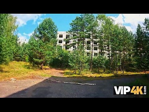 VIP4K. Малышка показала свою натуральную грудь с пирсингом, и тут случилось... 17 мин.