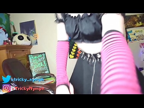 Симпатичная эмо-кам-модель трахает себя пальцами и тверкает для тебя 11 мин.