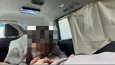 Секс в машине, окно приоткрыто шторкой, так что снаружи все видно! Так возбуждающе. Ищу людей, которые хотят посмотреть, включая минет и эякуляцию внутри! 5 мин.