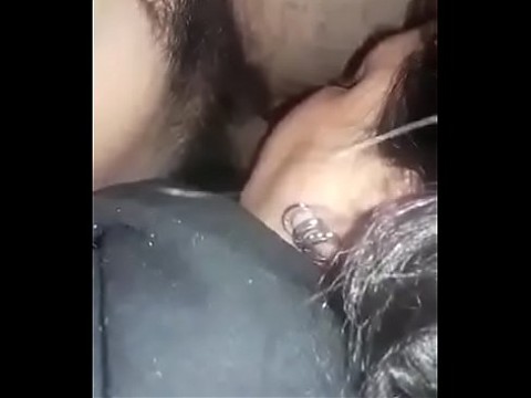 Я прошу ее прислать мне видео, на котором она сосет член, а неверный подчиняется. 6 мин.