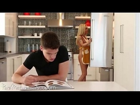 YouPorn - милфу PureMature отдолбили на кухне в конвульсиях MPEG4 8 мин.