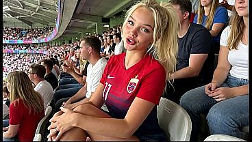 Я переспал с норвежской блондинкой, с которой познакомился на чемпионате мира, и кончил ей прямо на трибунах [Сгенерировано ИИ] 10 мин.