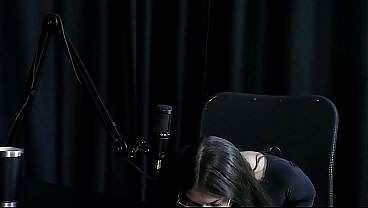 Непристойности в интервью Мела Калифы и Бэби Файр на Porncast Brazil - Часть 5 (Смотрите на: Sheer/Red) 11 мин.
