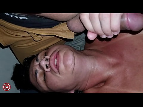 Adoro um rodízio de pinto. Gang Bang delicioso. Minha buceta provou todos até ficar toda molhada e gozar de tanto tesāo. Já quero outro com mais homens 11 мин.