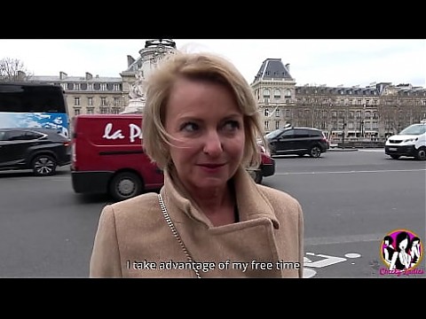 50-летняя милфа-блондинка Cynthia устраивает хардкорный гэнгбэнг 15 мин.