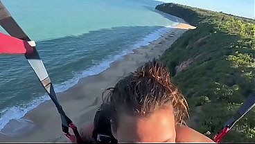 Она отдала свою вагину во время полета на параплане. 10 мин.