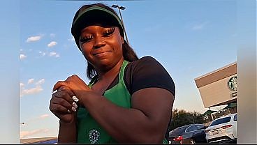 Официантку из Starbucks трахают во время перерыва 2 мин.
