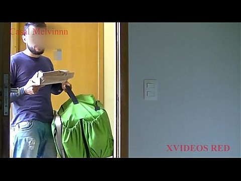 Mais um entregador de pizza - Foi pago online?