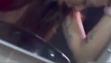 Мой начальник, когда его охватывает возбуждение, берет меня куда захочет; на этот раз это было в туалете его кабинета. 7 мин.