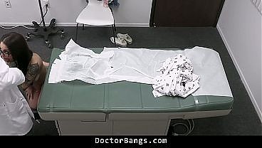Dr Jay Fills Maddy's Tight Hole With Cock During A Much More Intimate Exam 8 мин.