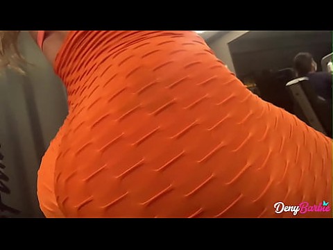 Горячая мамаша выпускает задницу для себя после спортзала! - www.denybarbie.com.br 5 мин.